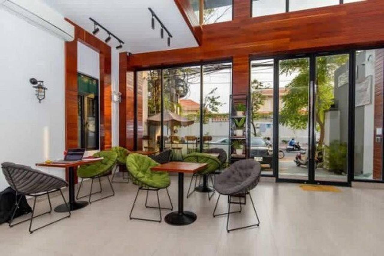 Lägenhet på 60 m² i Chamkar Morn, med 2 sovrum och 2 badrum  Phnom Penh Exteriör bild