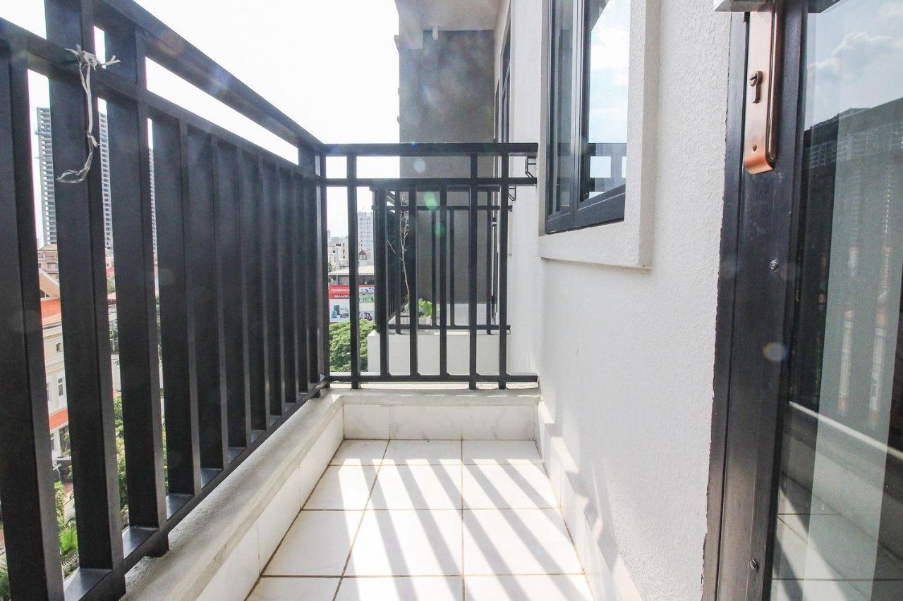 Lägenhet på 60 m² i Chamkar Morn, med 2 sovrum och 2 badrum  Phnom Penh Exteriör bild